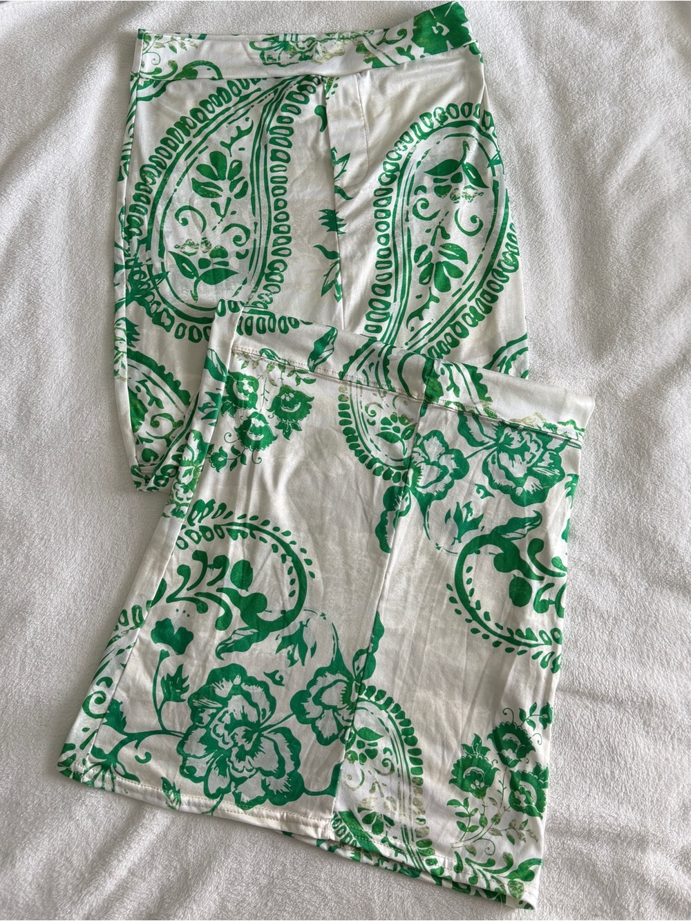 PrettyLittleThing White & Green Paisley Midi Skirt
